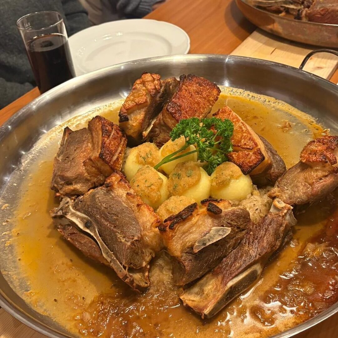 Schäuferle essen in Regensburg