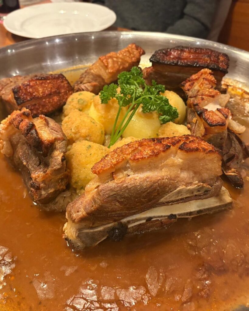 Schäuferle essen in Regensburg