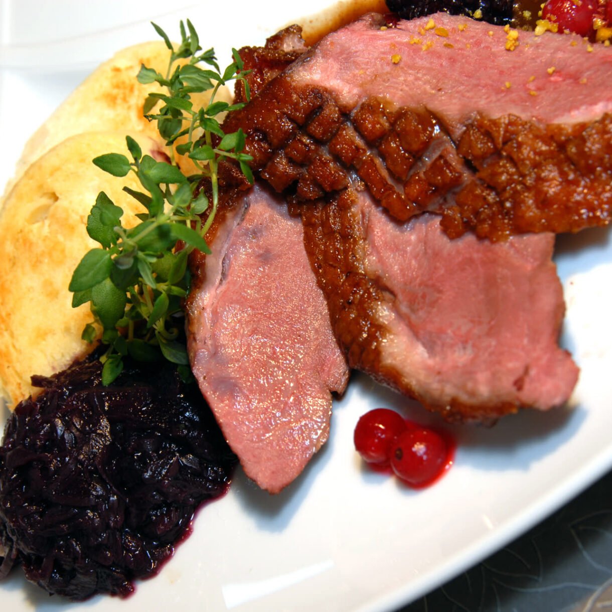 Ente mit Blaukraut – Herbstküche im Restaurant St. Erhard Regensburg